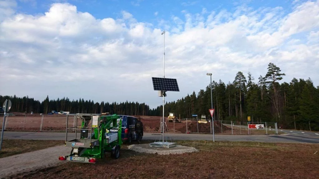 Verrijdbaar mastsysteem voor bouwplaatscamera's